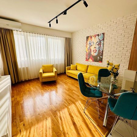 Central Apartment 斯科普里 外观 照片