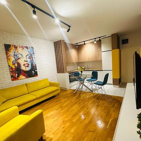 Central Apartment 斯科普里 外观 照片
