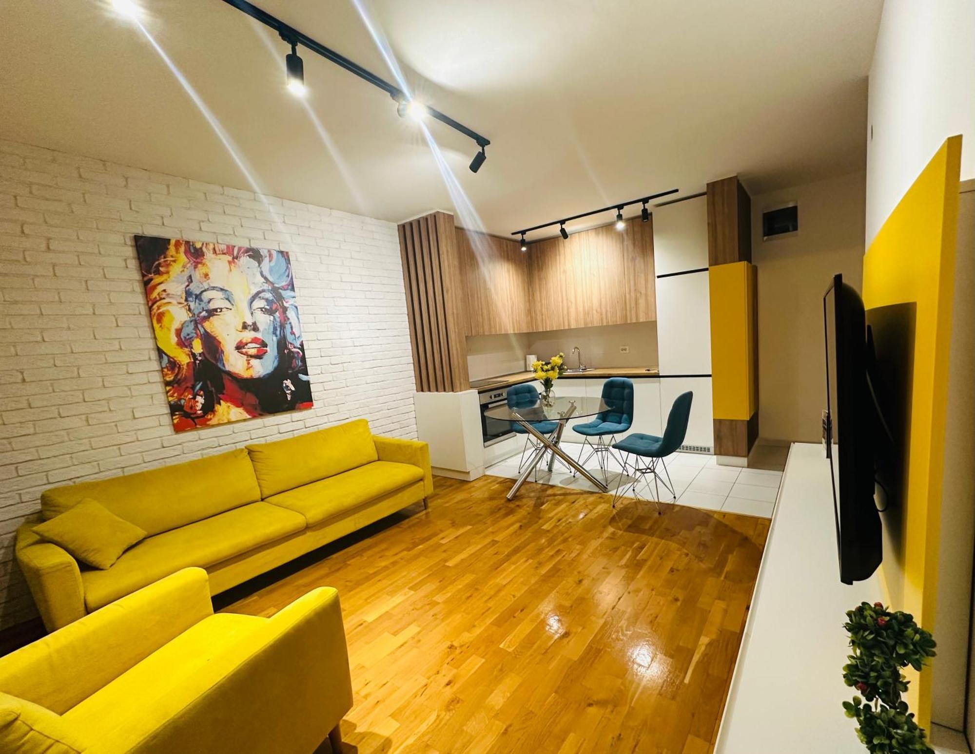 Central Apartment 斯科普里 外观 照片